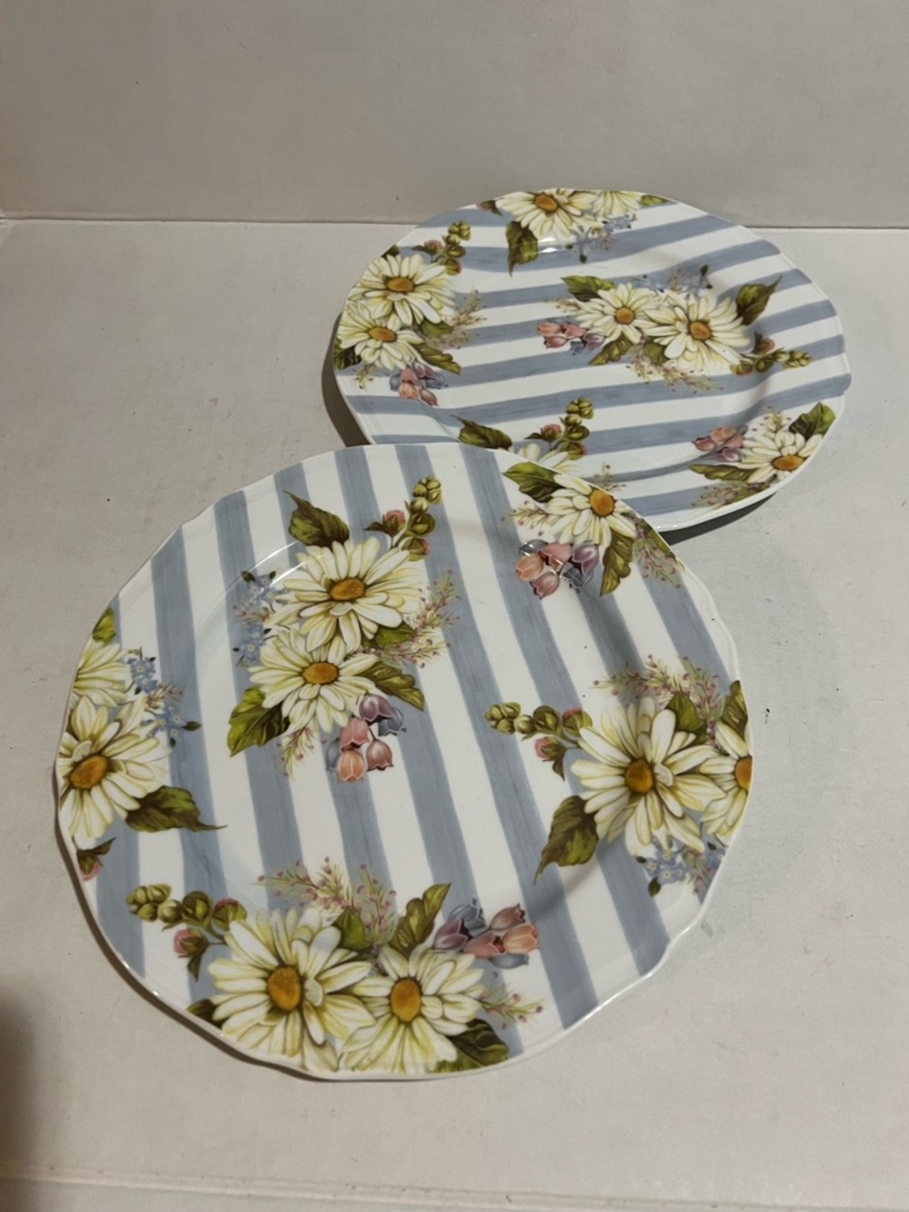 2 MacKENZIE CHILDS WILDFLOWER Blue DINNER PLATES